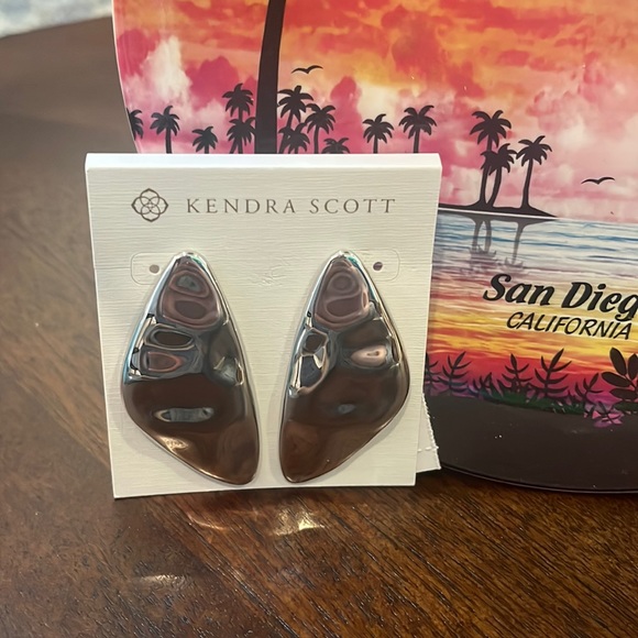 Kendra Scott Jewelry - KENDRA SCOTT Kira Statement Earrings new with tag